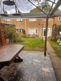 3 bedroom terraced house to rent, Long Riding, Basildon