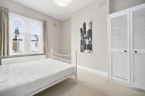 3 bedroom flat to rent, Kempsford Gardens, London SW5