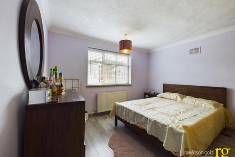 82 Hide Road, Harrow, HA1 4SE