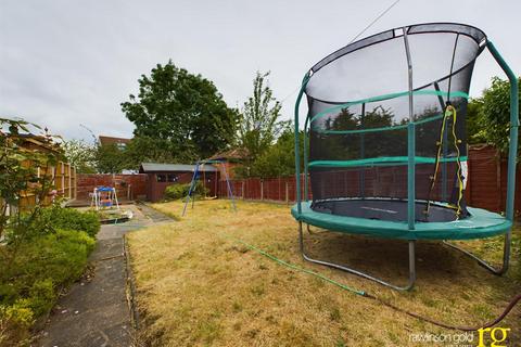 82 Hide Road, Harrow, HA1 4SE