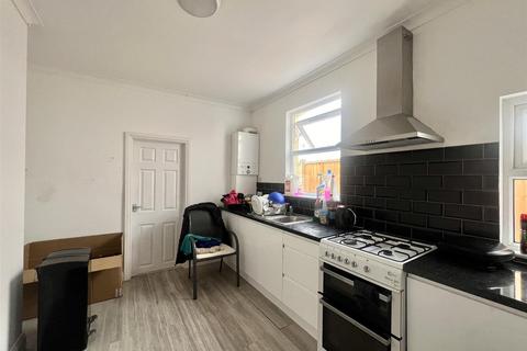 3 bedroom terraced house to rent, Beresford Road, Southend-on-Sea