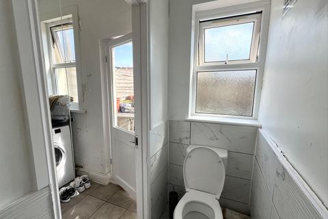 3 bedroom terraced house to rent, Beresford Road, Southend-on-Sea