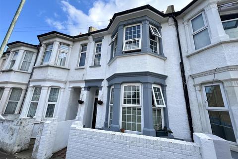 3 bedroom terraced house to rent, Beresford Road, Southend-on-Sea