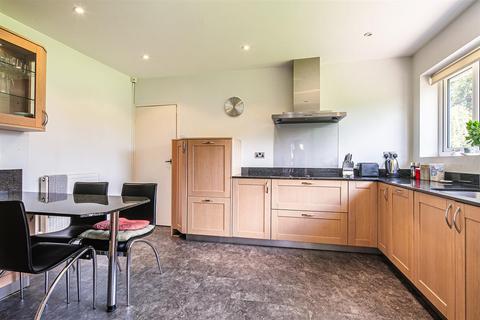 90 Devonshire Road, Dore, Sheffield, S17 3NW