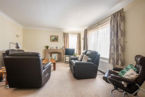 90 Devonshire Road, Dore, Sheffield, S17 3NW