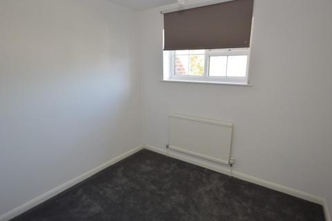 3 bedroom terraced house to rent, Burton Close, Oadby