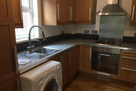 2 bedroom flat to rent, Flat 11, Haverstock Place, Romford