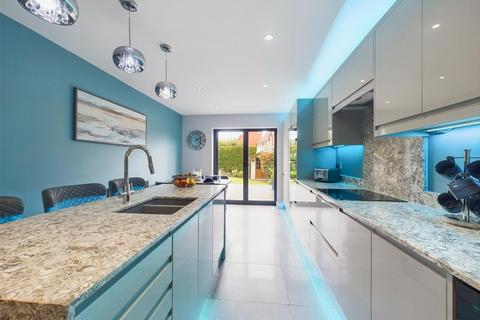 154 Mapperley Plains, Mapperley, Nottingham, NG3 5RJ