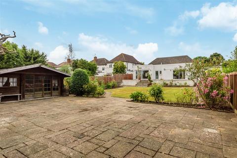 3 bedroom detached bungalow for sale, Salmon Street, London