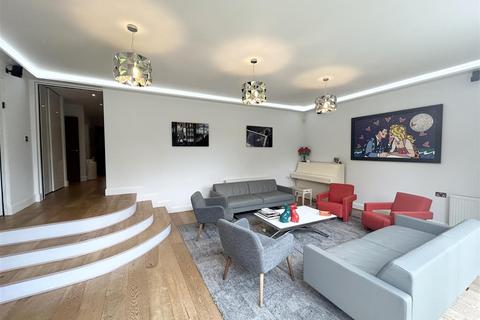 18 Woodfield Rise, Bushey, WD23 4QS