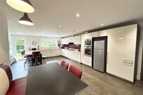18 Woodfield Rise, Bushey, WD23 4QS