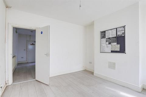 55 Arnold Road, Nottingham, NG6 0DN