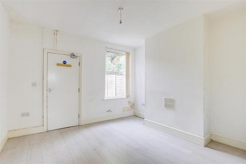 55 Arnold Road, Nottingham, NG6 0DN