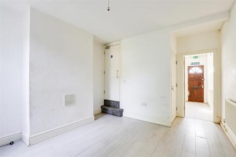 55 Arnold Road, Nottingham, NG6 0DN