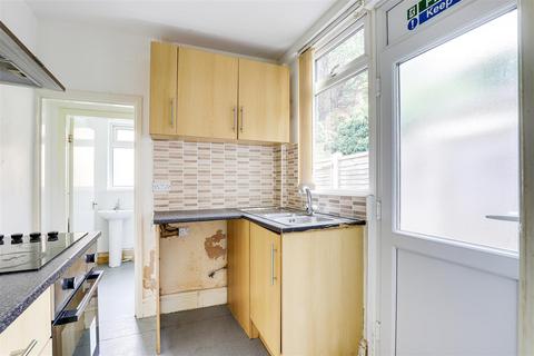 55 Arnold Road, Nottingham, NG6 0DN