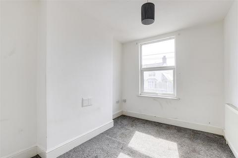 55 Arnold Road, Nottingham, NG6 0DN
