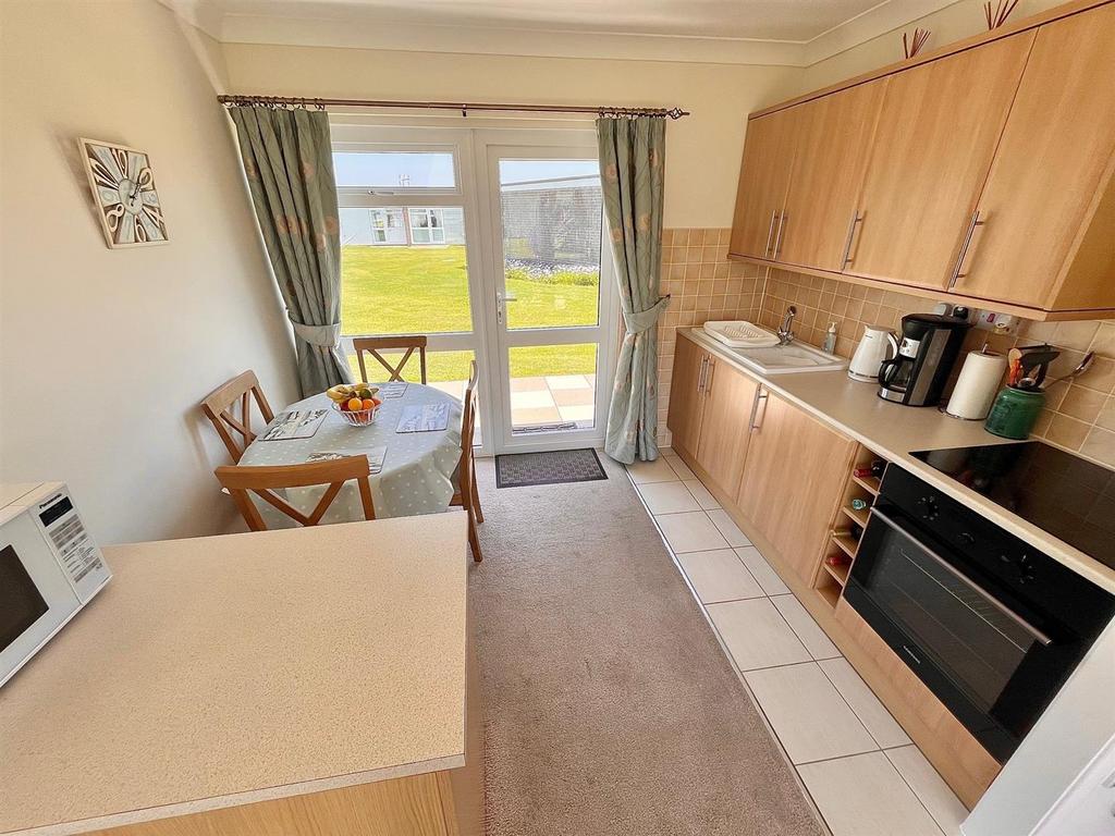 Kitchen/Dining Area