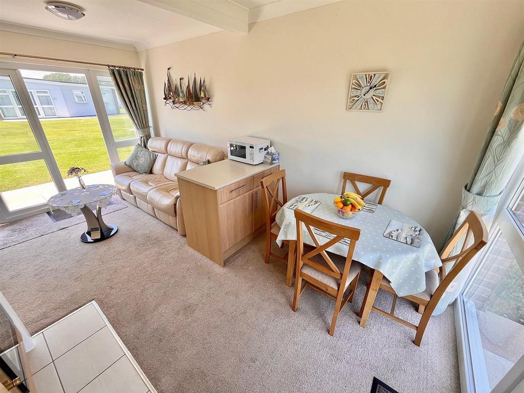 Kitchen/Dining Area