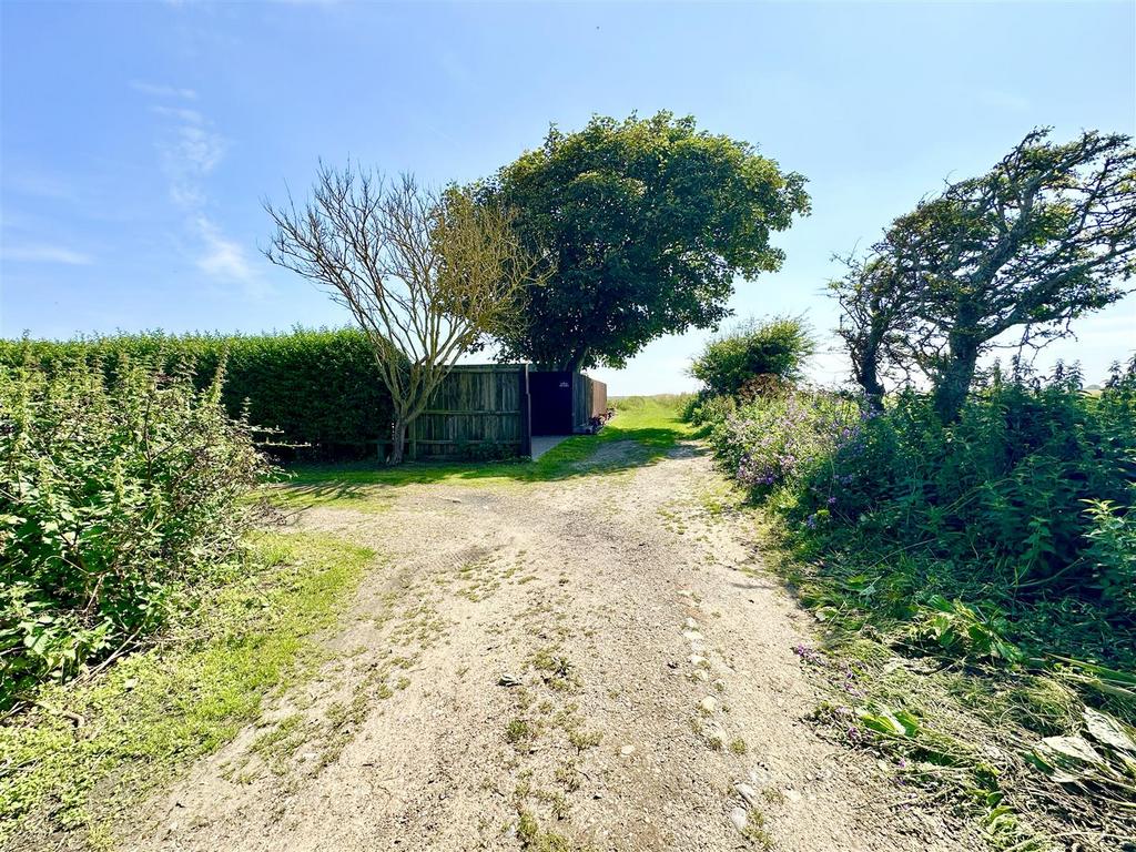 Farm lane approach