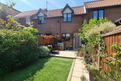 2 bedroom terraced house for sale, The Green, Lound