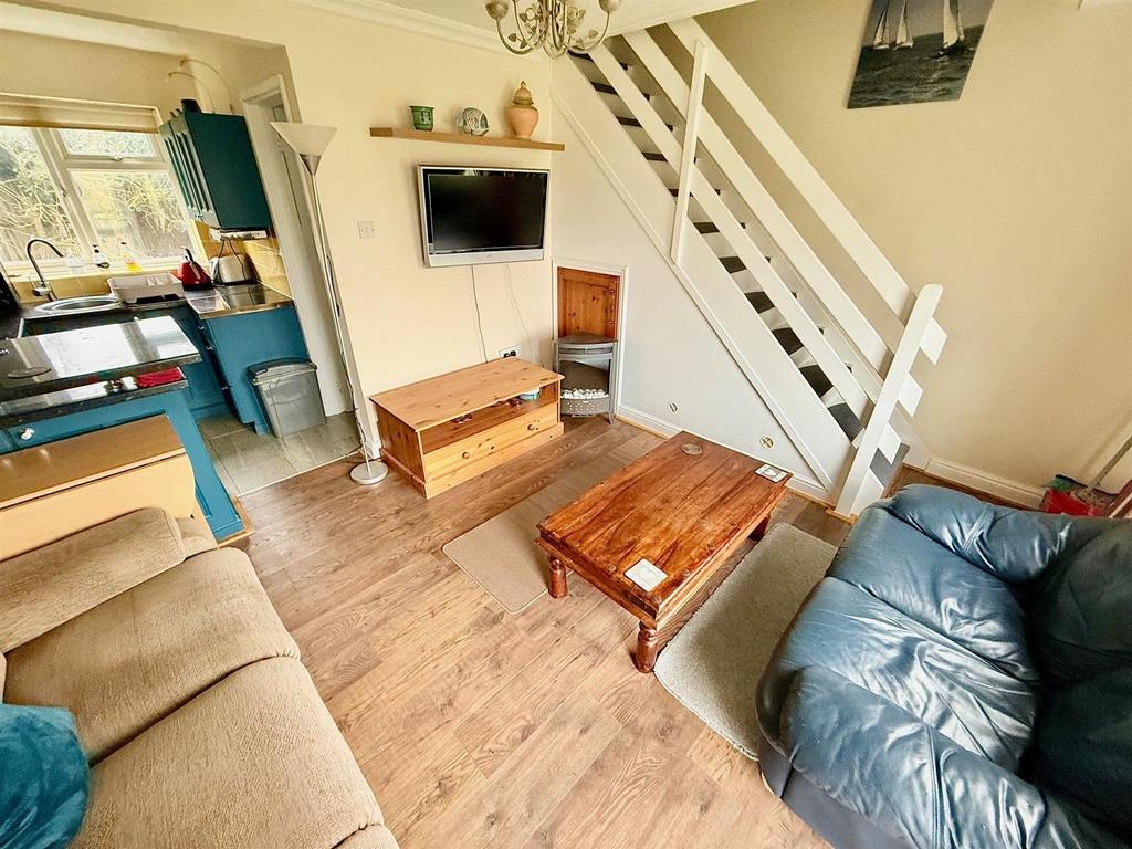 Living area &amp; kicthen.jpg