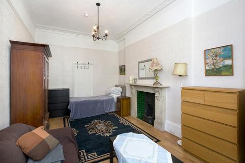 1 bedroom in a flat share to rent, Westgate Terrace, Chelsea, SW10