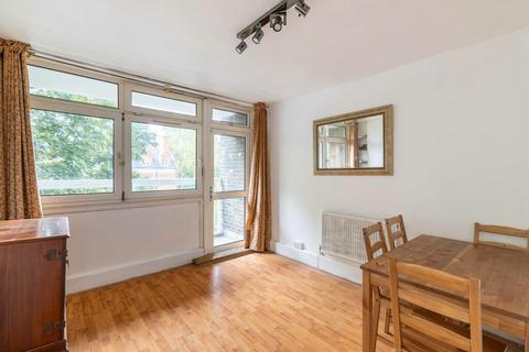 3 bedroom apartment to rent, Henty Close, Battersea, SW11