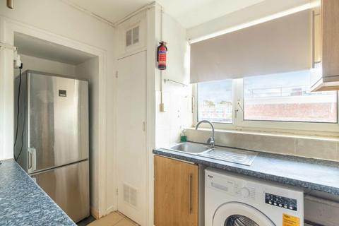 3 bedroom apartment to rent, Henty Close, Battersea, SW11
