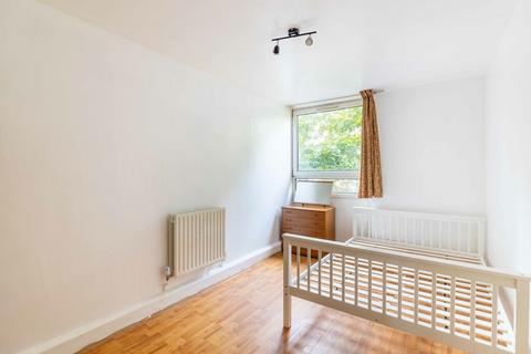 3 bedroom apartment to rent, Henty Close, Battersea, SW11