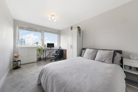 2 bedroom flat to rent, Austin Road, SW11