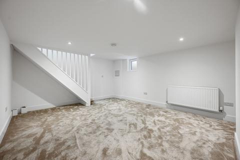 3 bedroom apartment to rent, 170 High Street, Banstead, SM7