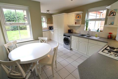 3 bedroom detached house for sale, Rowan Close, Rayleigh, SS6