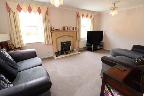 3 bedroom detached house for sale, Rowan Close, Rayleigh, SS6