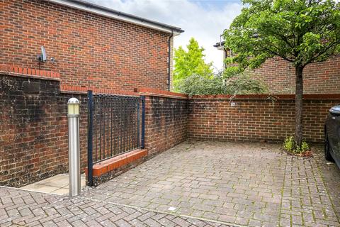 2 bedroom end of terrace house for sale, Malmesbury Gardens, Winchester, Hampshire, SO22