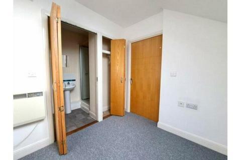 1 bedroom flat to rent, Standish Court, Taunton TA1