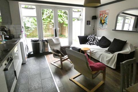 3 bedroom terraced house to rent, Elmar Road, London N15