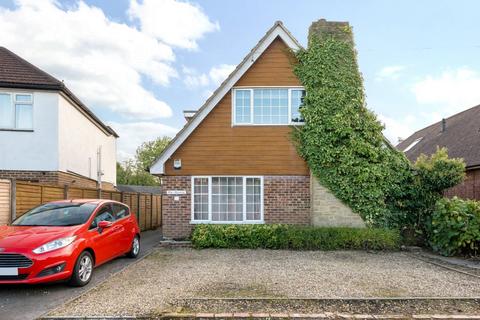 6 bedroom detached house to rent, Wendy Crescent, Guildford, Surrey, GU2