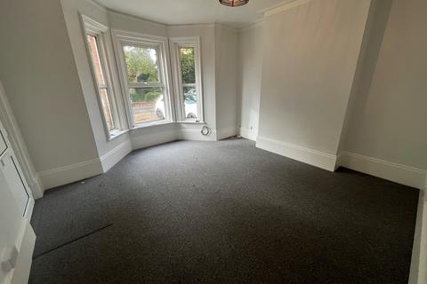 2 bedroom ground floor flat to rent, Tudor Road, Broadstone, BH18