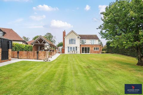 5 bedroom detached house for sale, Harlington Road, Toddington, Bedfordshire, LU5