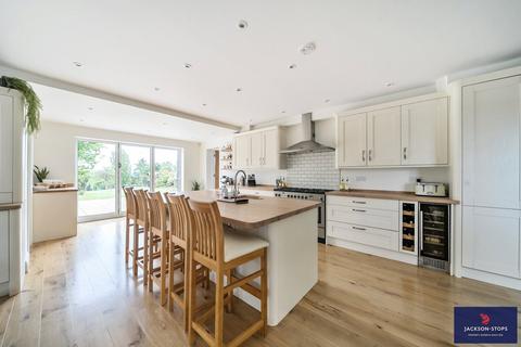 5 bedroom detached house for sale, Harlington Road, Toddington, Bedfordshire, LU5