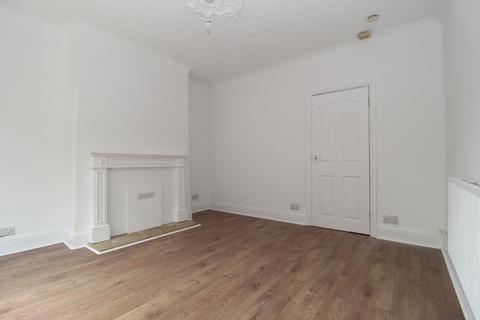 2 bedroom end of terrace house to rent, Wenlock Terrace, Hull HU9