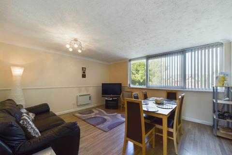 3 bedroom flat for sale, Ripon House, Bishops Walk, Aylesbury HP21