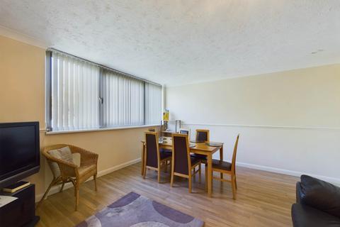 3 bedroom flat for sale, Ripon House, Bishops Walk, Aylesbury HP21