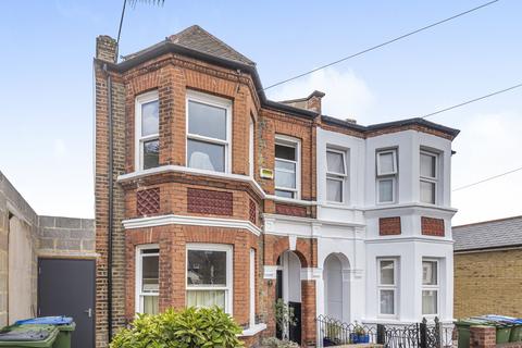 London - 3 bedroom semi-detached house to rent