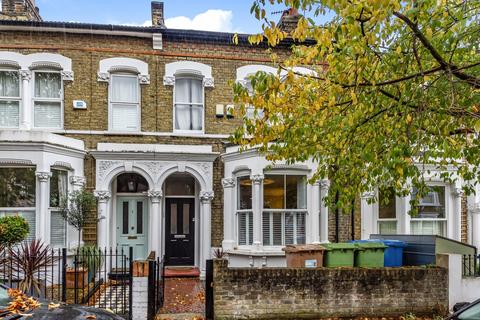 2 bedroom apartment to rent, Gowlett Road London SE15