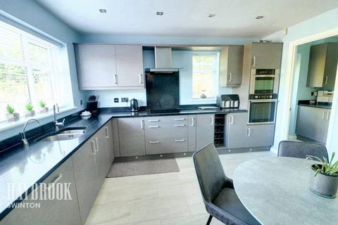 4 bedroom detached house for sale, Far Golden Smithies, Swinton