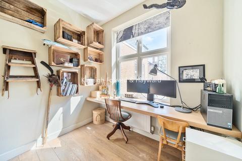 3 bedroom flat for sale, Queens Avenue, Muswell Hill