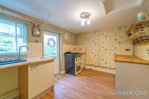 2 bedroom property for sale, Main Road, Maesycwmmer, CF82