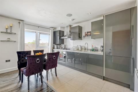 2 bedroom flat for sale, Richard Lewis Way , Shirley Solihull , B90 3FX