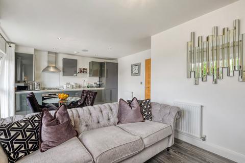 2 bedroom flat for sale, Richard Lewis Way , Shirley Solihull , B90 3FX